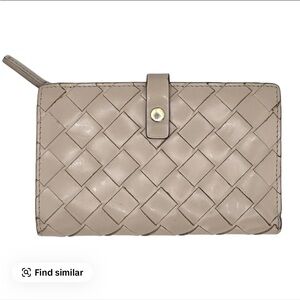 Bottega veneta intrecciato leather short wallet bifold